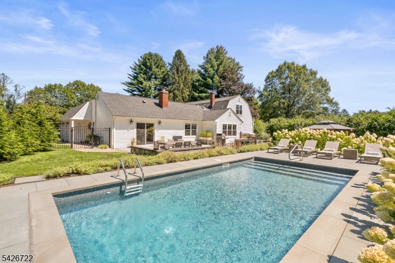 17 Drake Rd