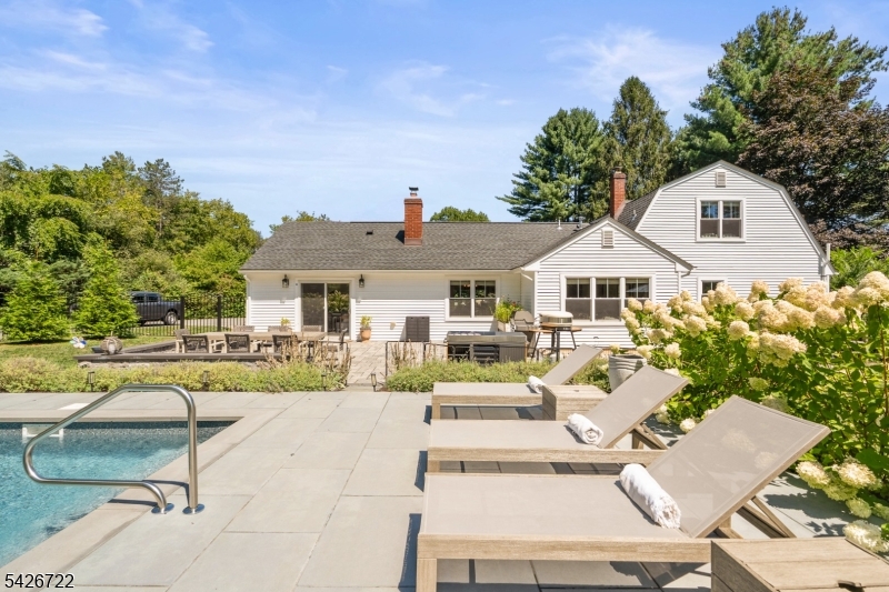 17 Drake Rd