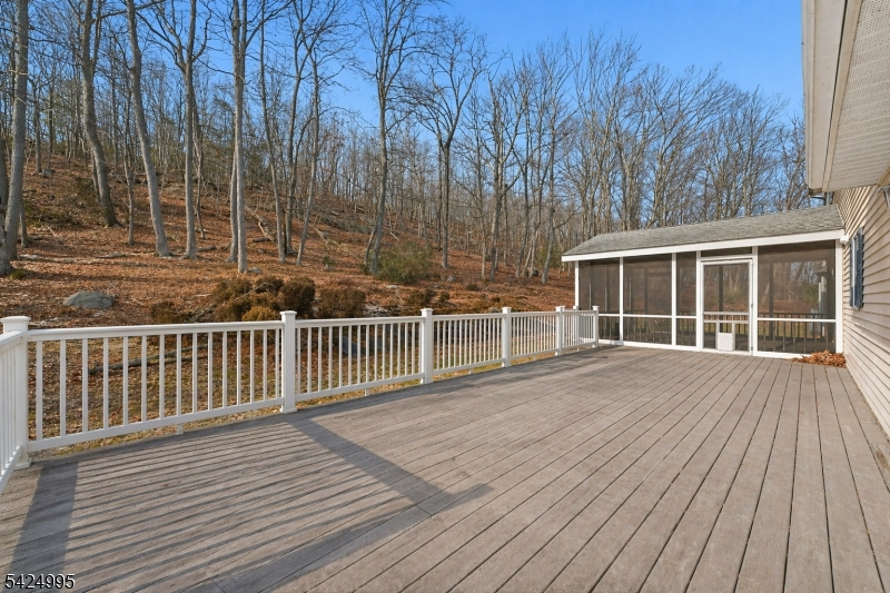 611 Snake Den Rd