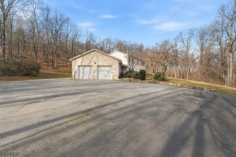 611 Snake Den Rd
