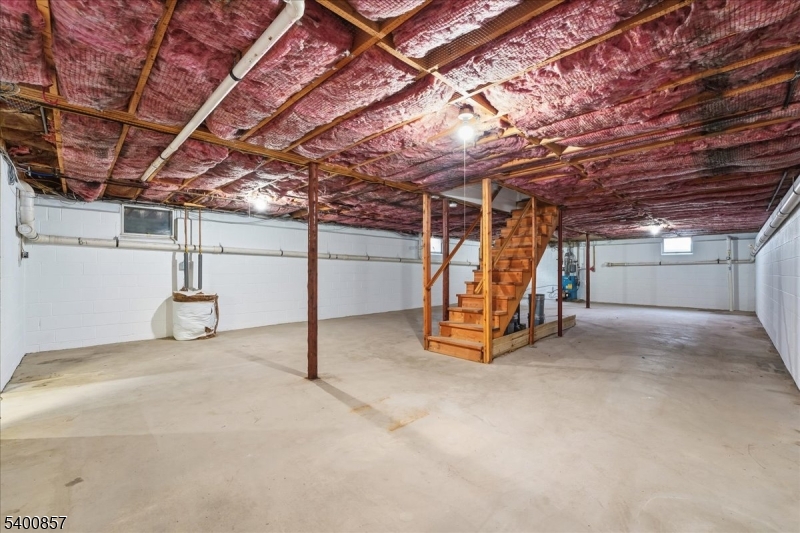 611 Snake Den Rd