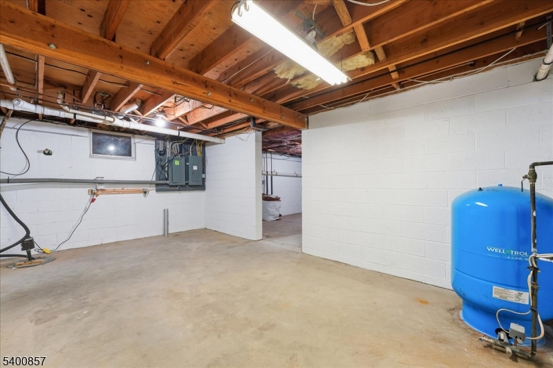 611 Snake Den Rd