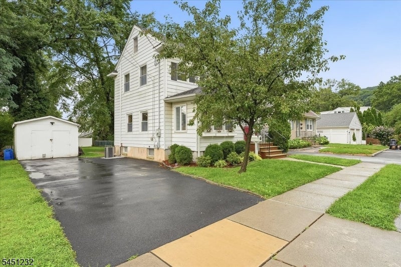 30 Genevieve Ave