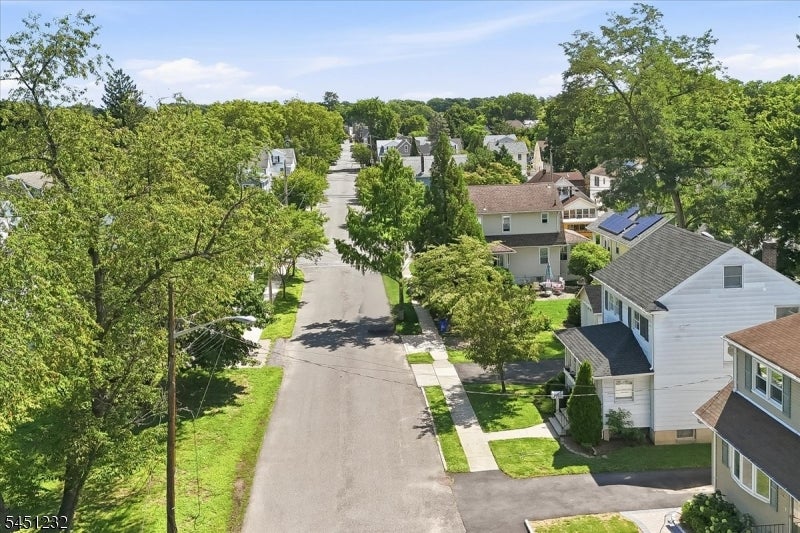 30 Genevieve Ave