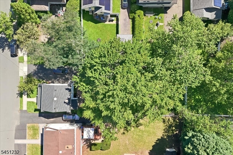 30 Genevieve Ave