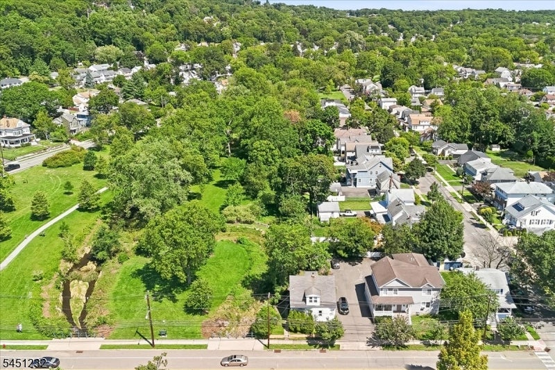 30 Genevieve Ave