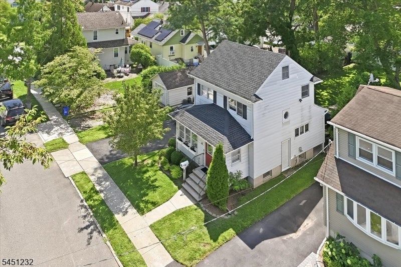 30 Genevieve Ave