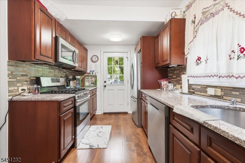 30 Genevieve Ave