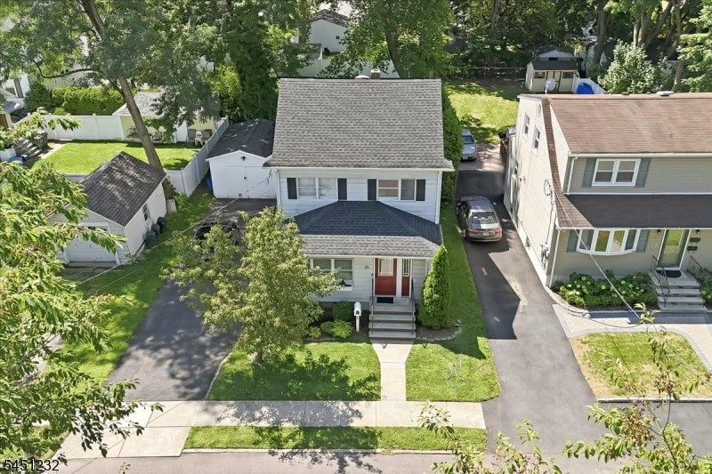 30 Genevieve Ave