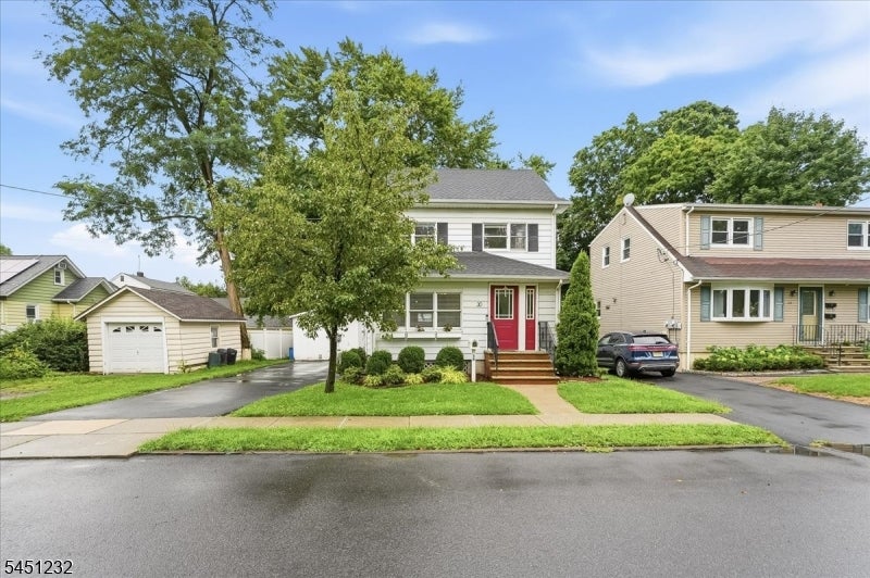 30 Genevieve Ave