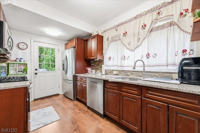 30 Genevieve Ave