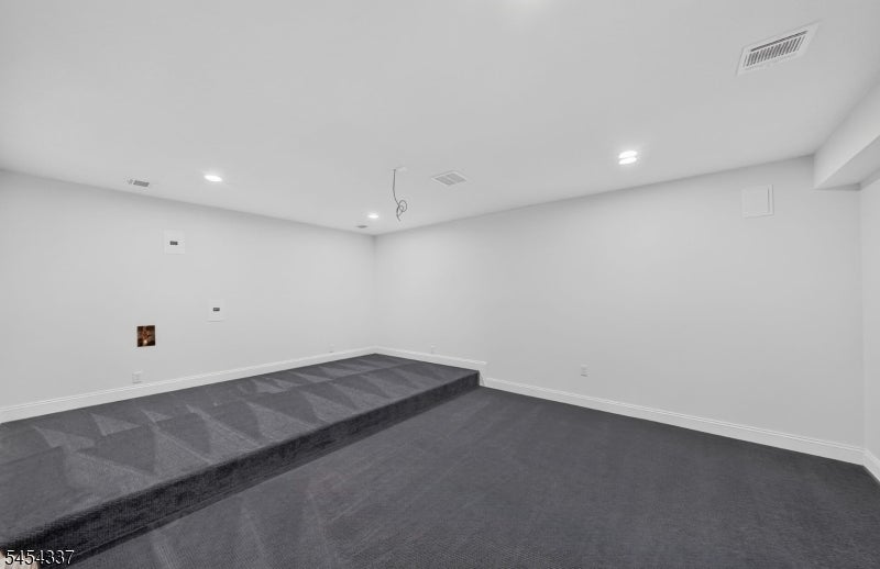 28 Ross Hall Blvd