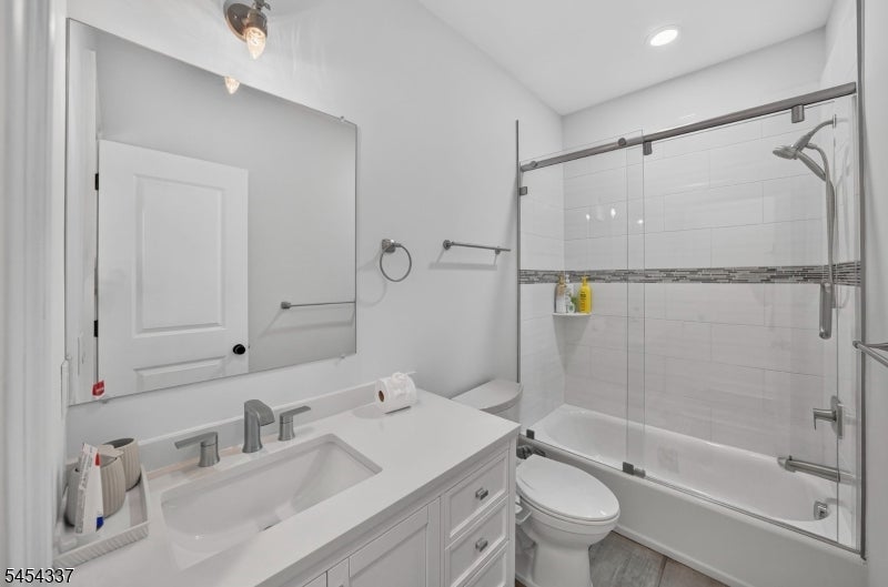 28 Ross Hall Blvd