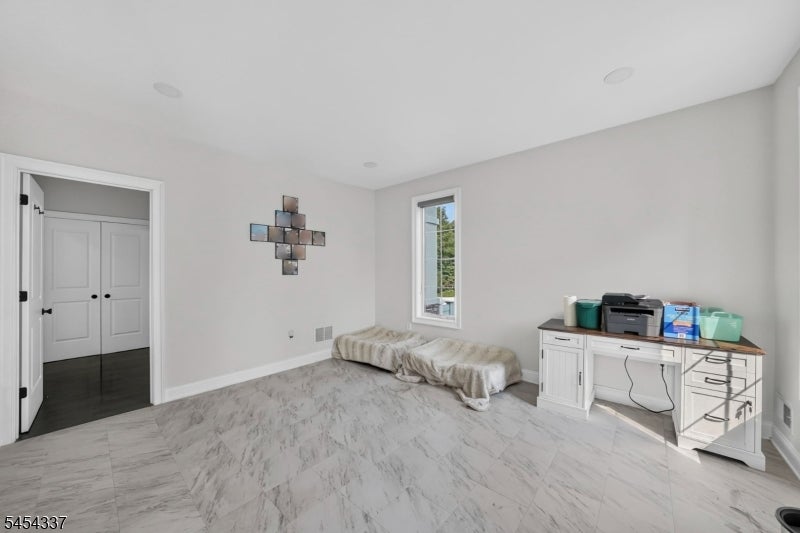 28 Ross Hall Blvd