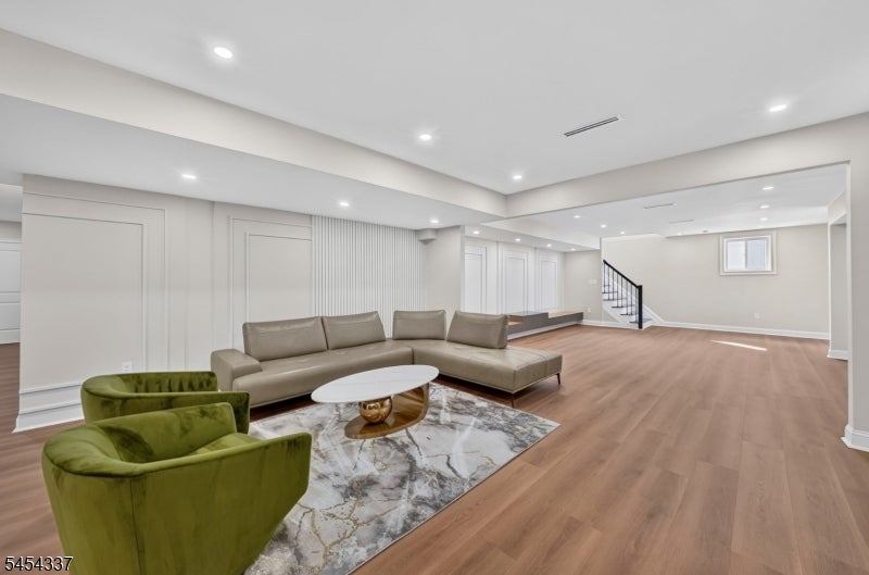 28 Ross Hall Blvd
