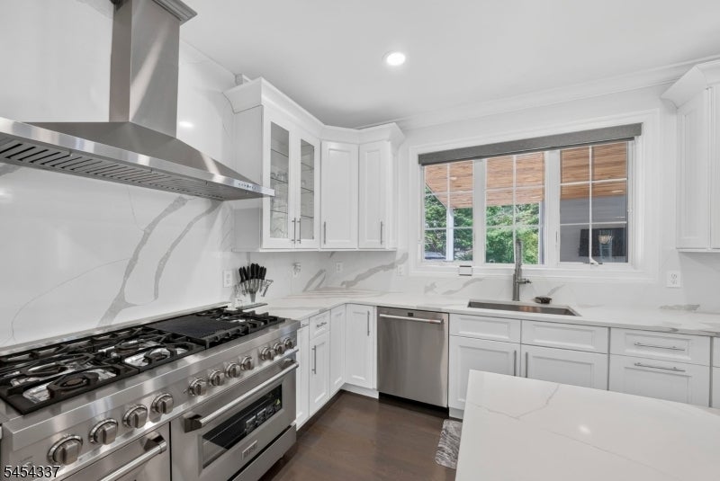 28 Ross Hall Blvd
