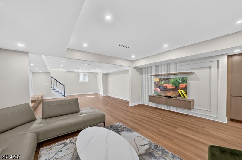 28 Ross Hall Blvd