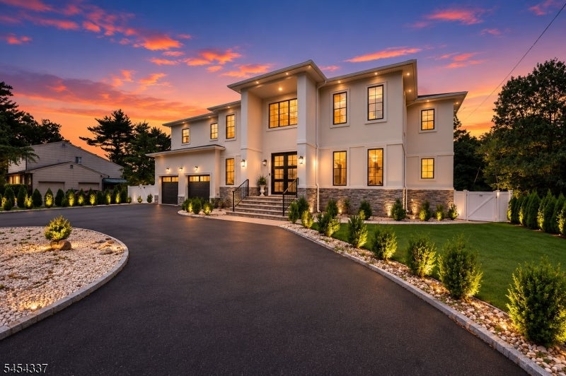 28 Ross Hall Blvd