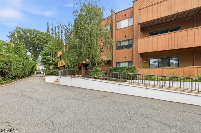 971 Bloomfield Ave C-1