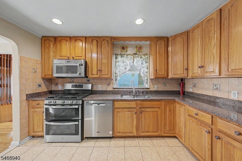 136 Headley Ter