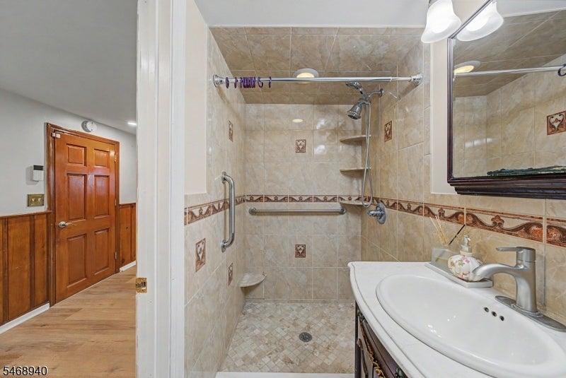 136 Headley Ter