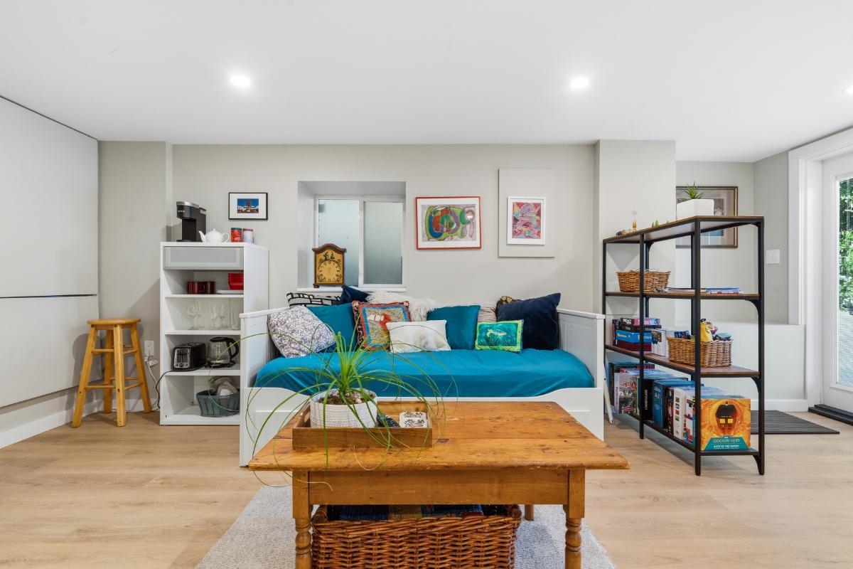 272 E OSBORNE ROAD