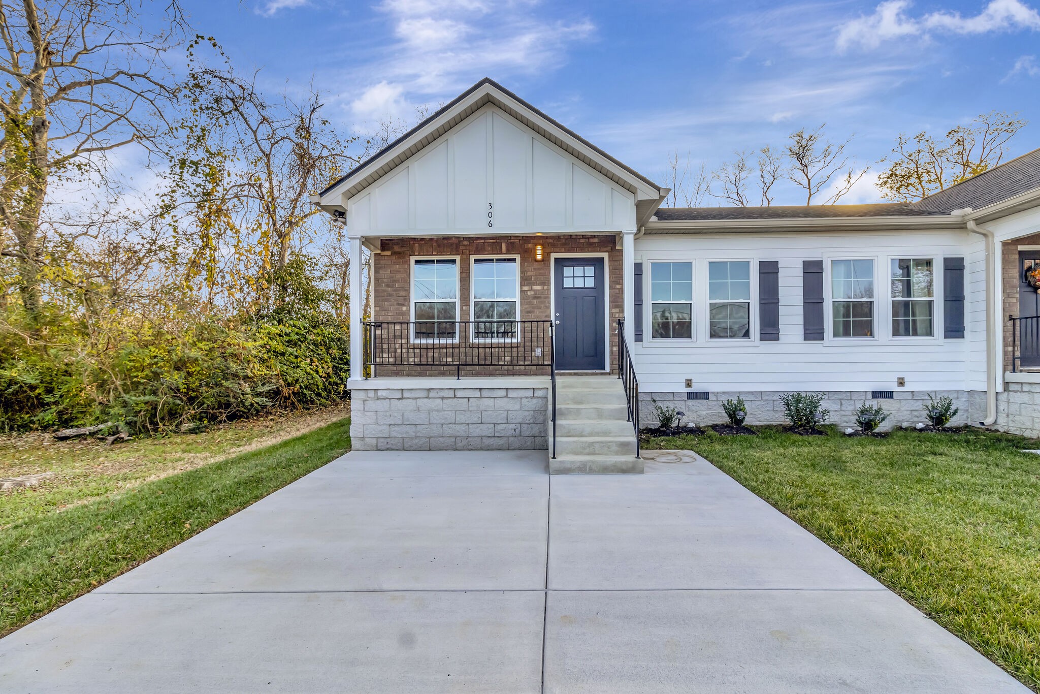 306 Hobbs Ave