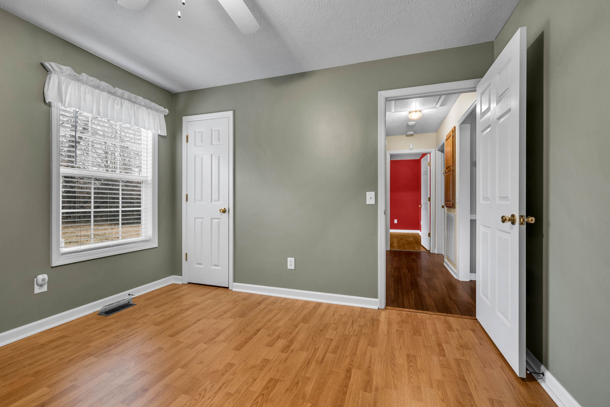 109 Derek Ct