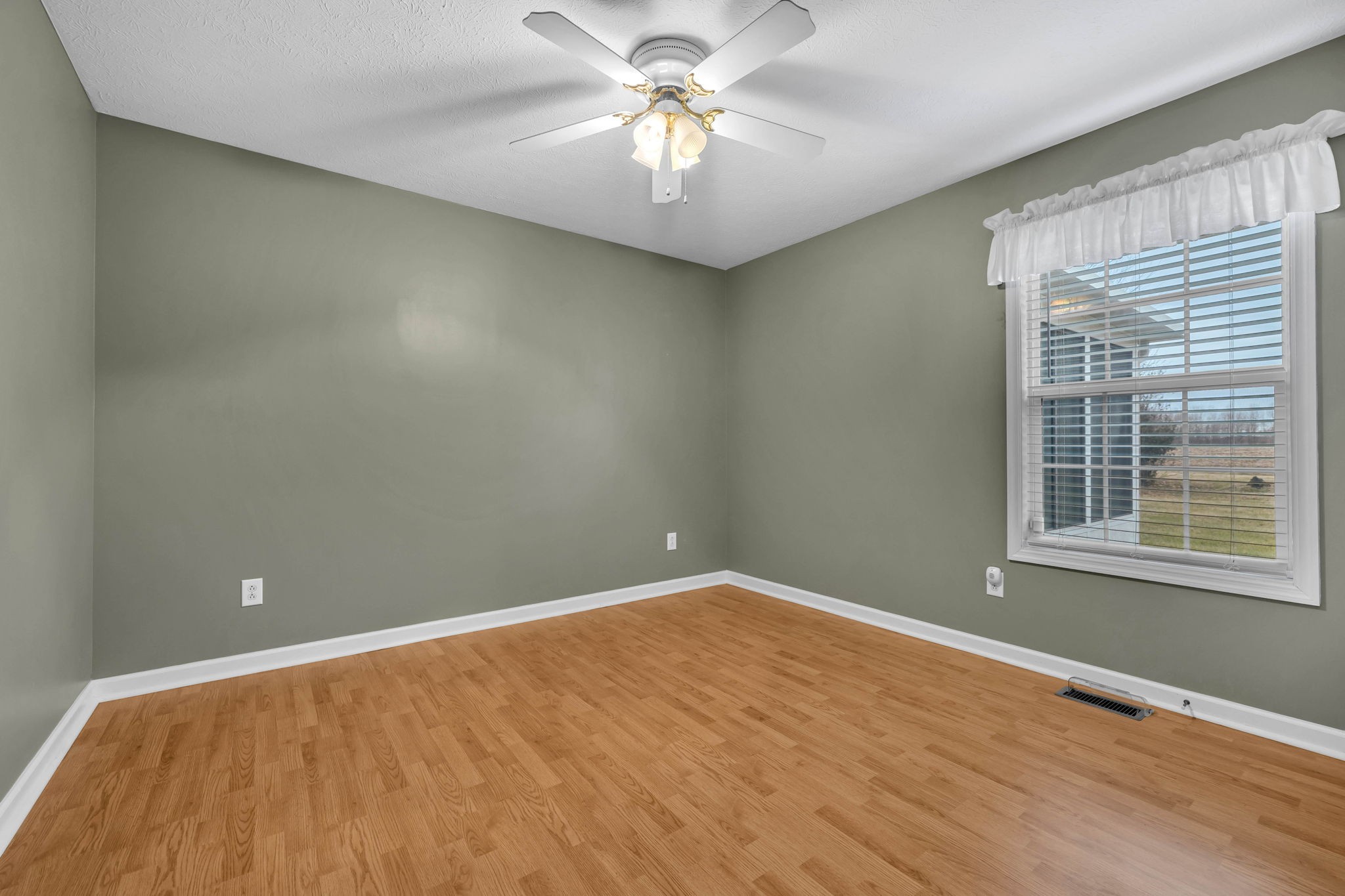 109 Derek Ct