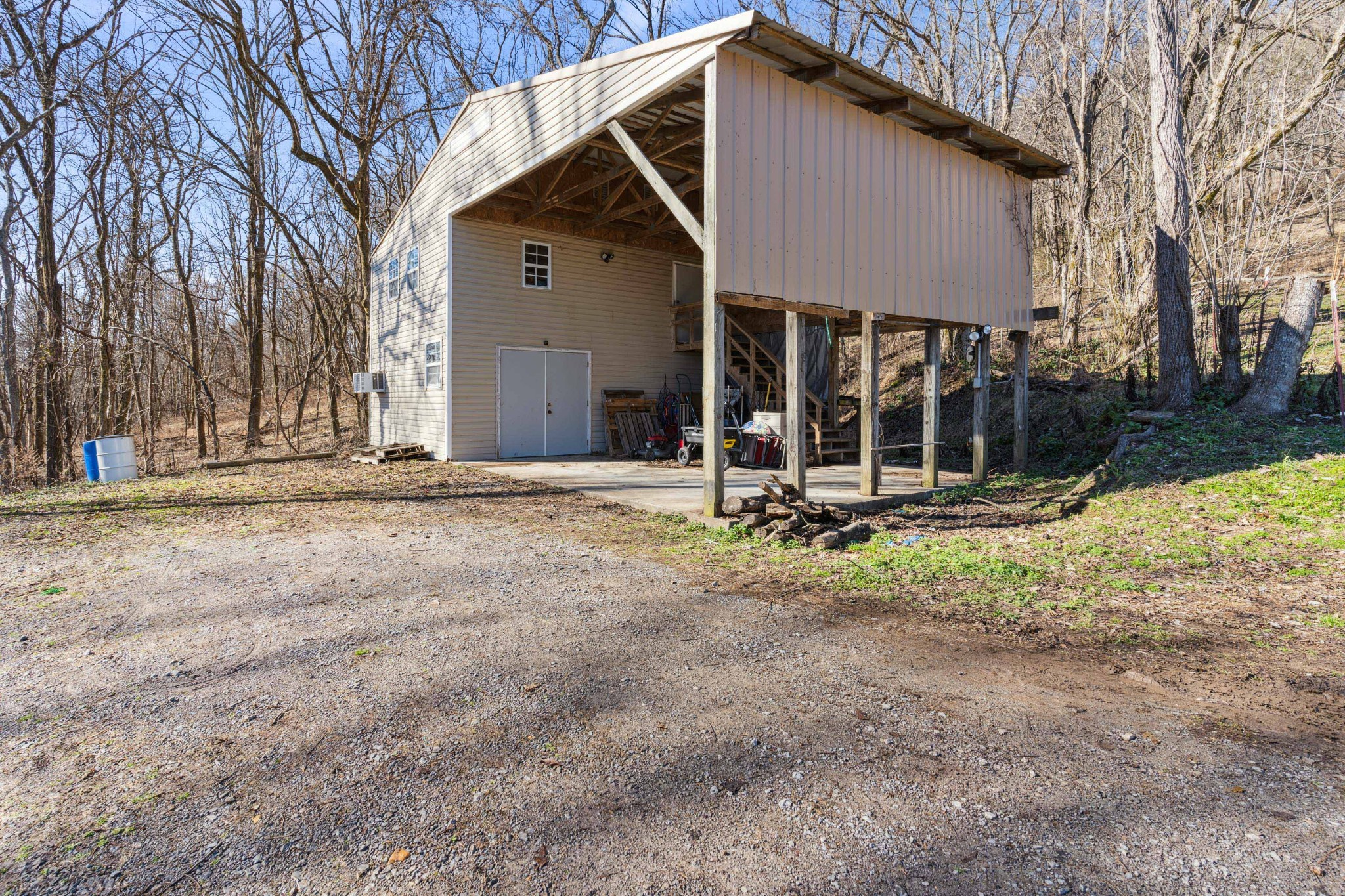 16 Armbruster Ln