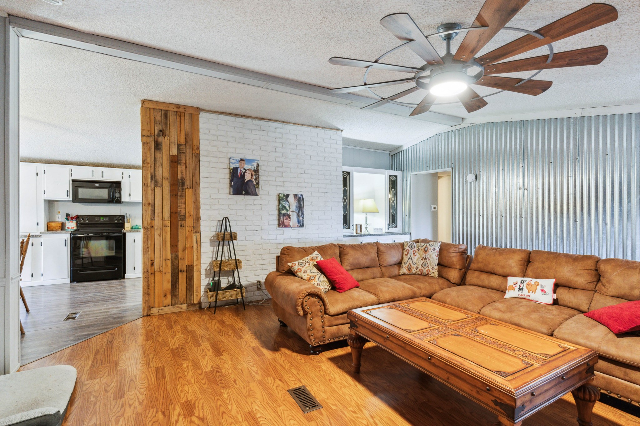 16 Armbruster Ln