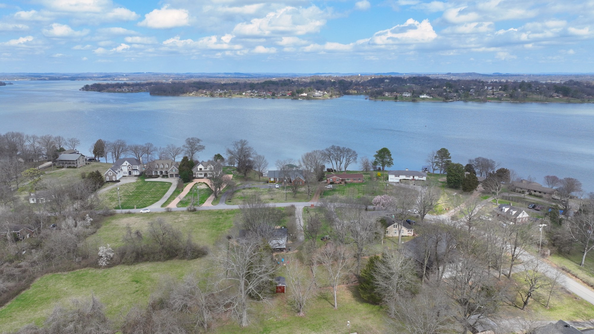 3212 Lakeshore Dr