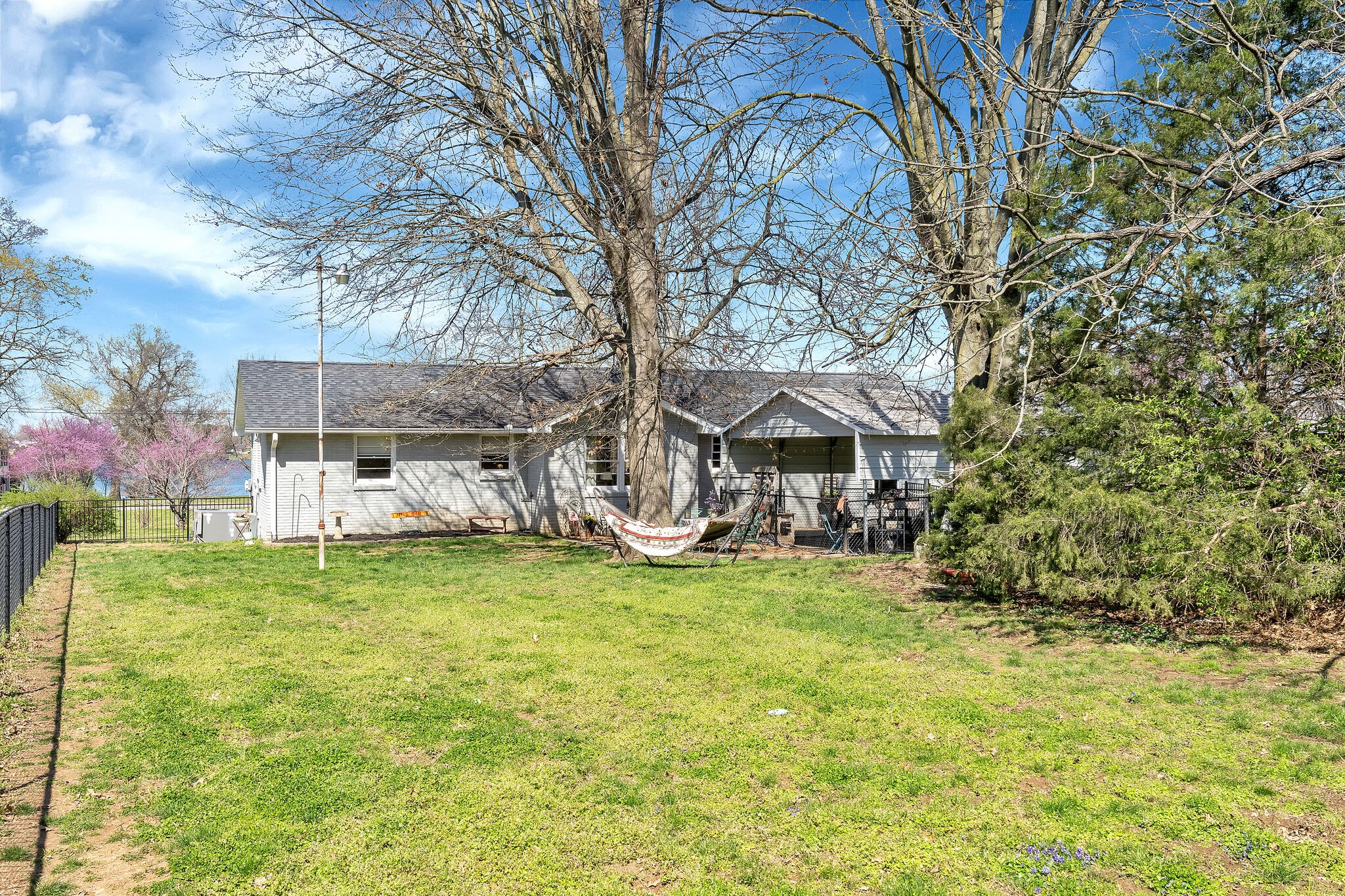 3212 Lakeshore Dr