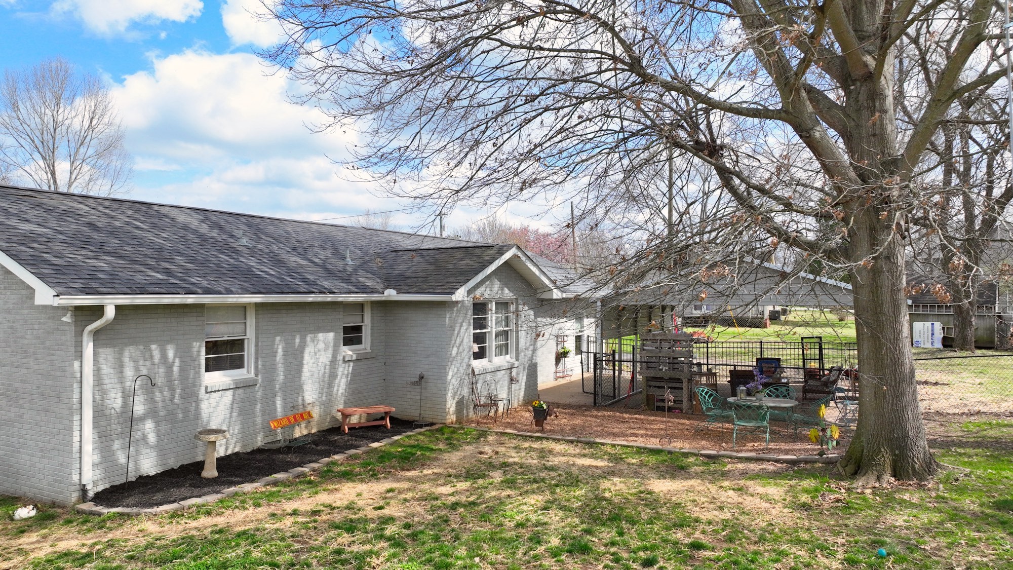 3212 Lakeshore Dr