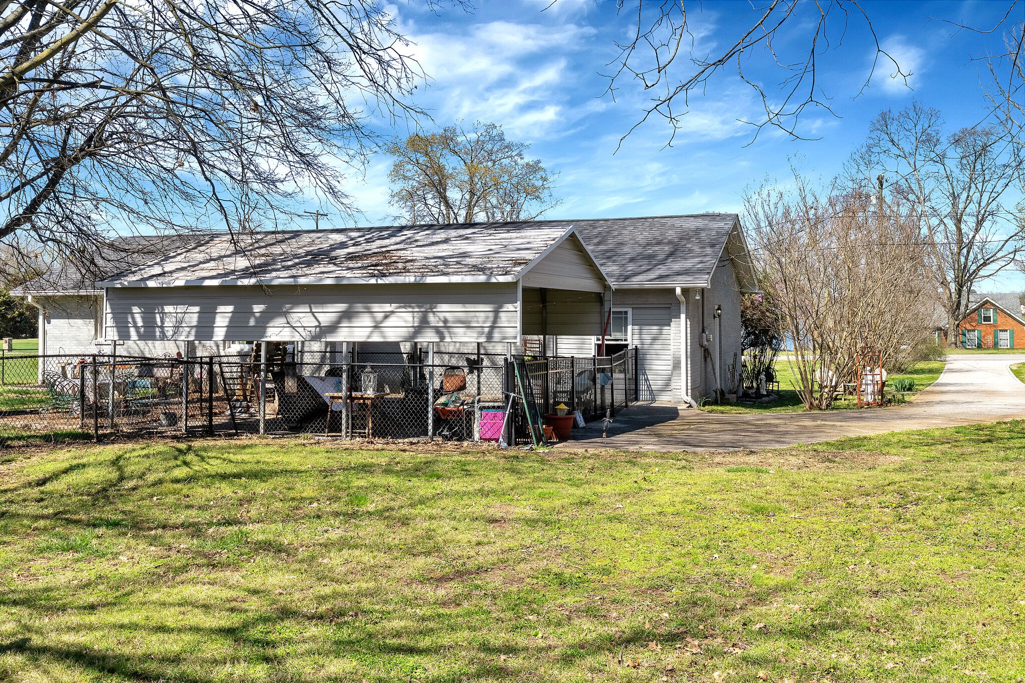 3212 Lakeshore Dr