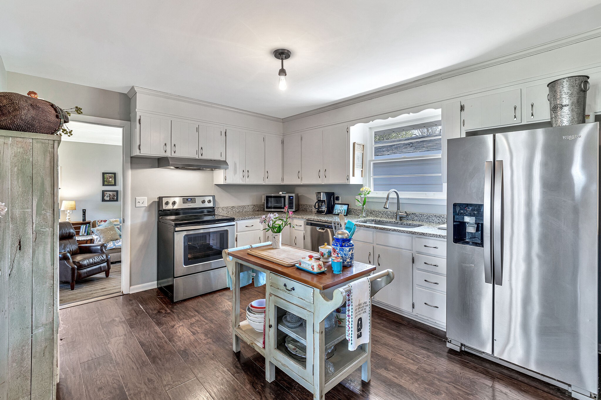 3212 Lakeshore Dr