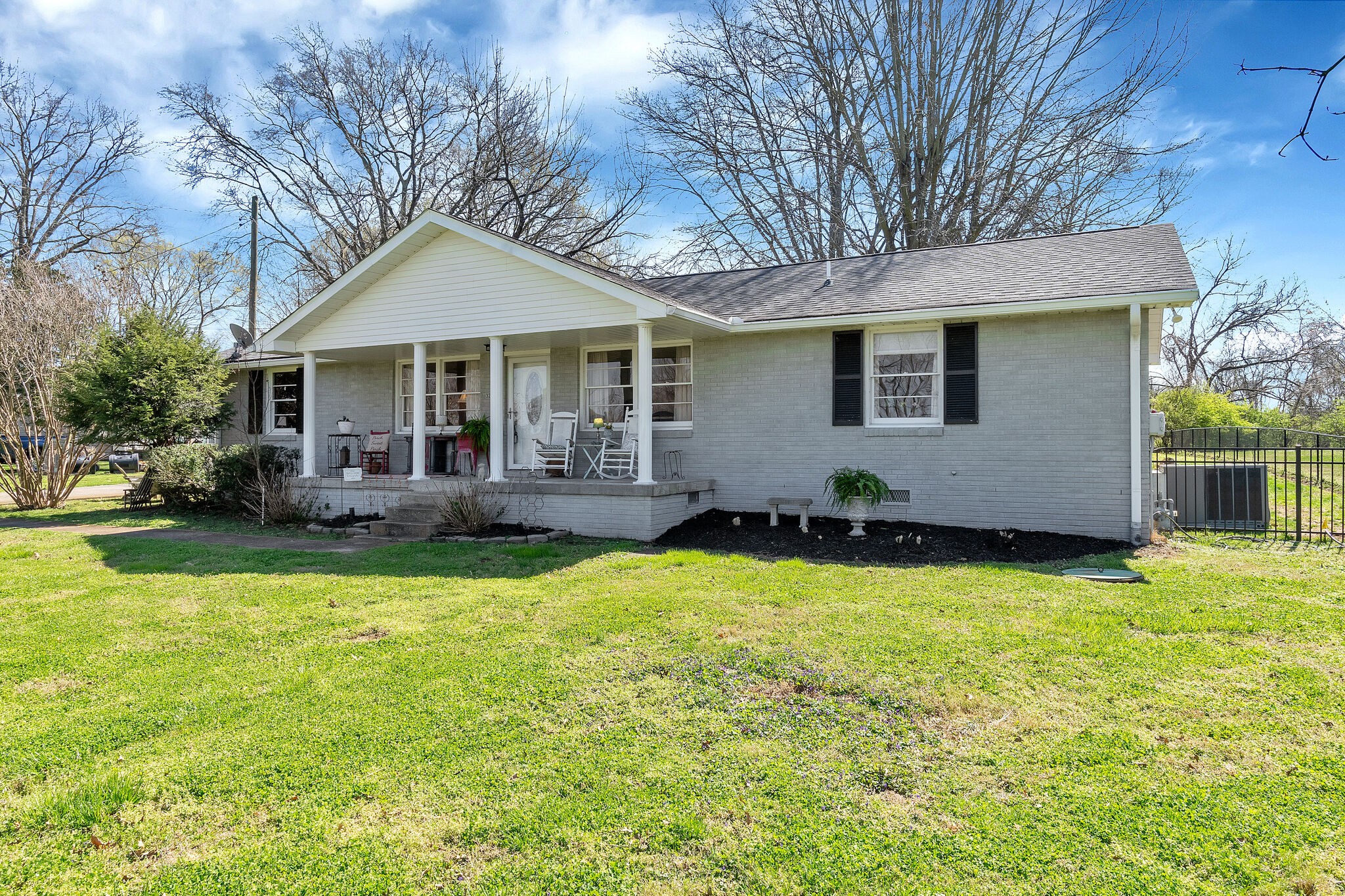 3212 Lakeshore Dr