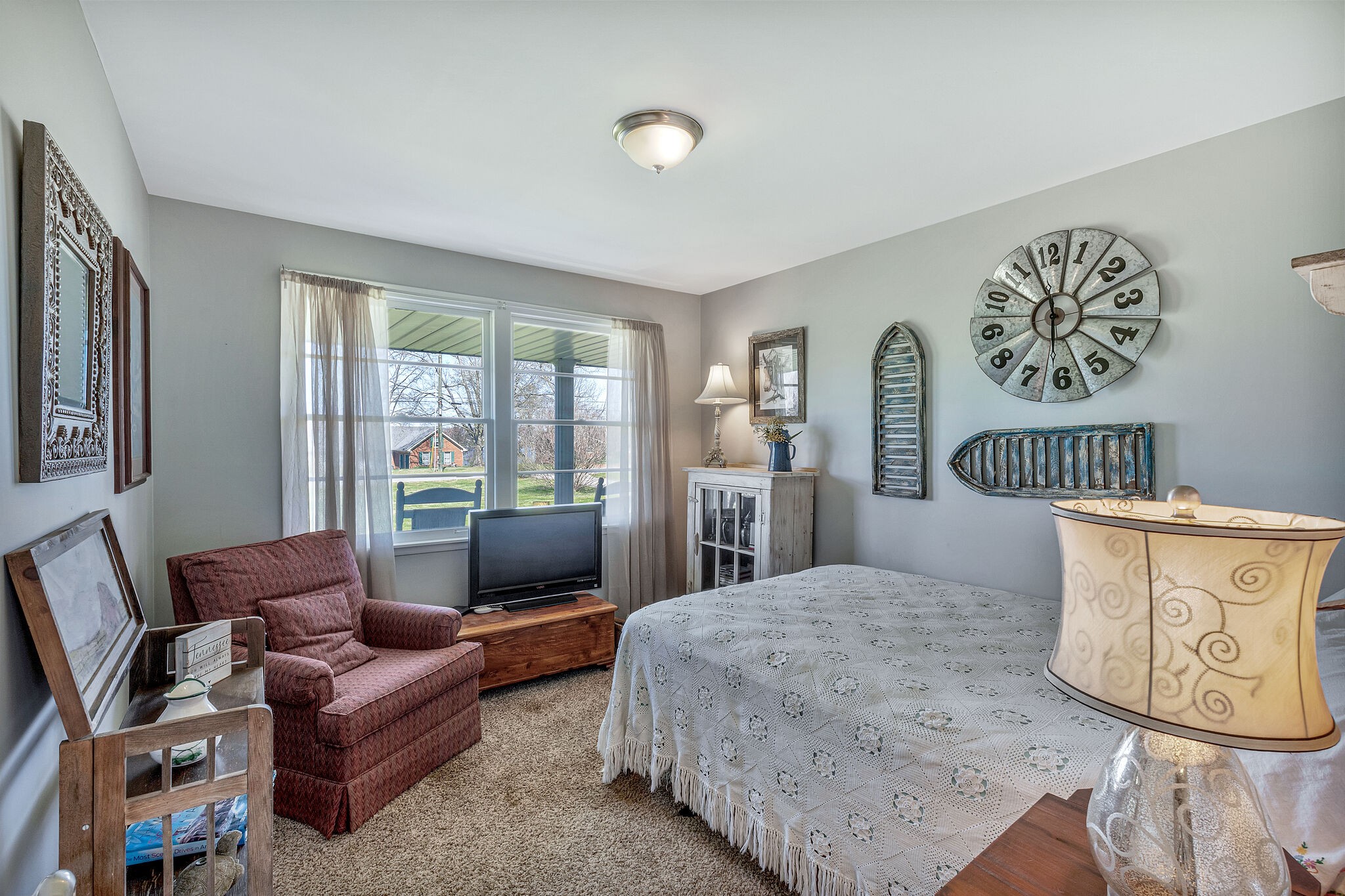 3212 Lakeshore Dr