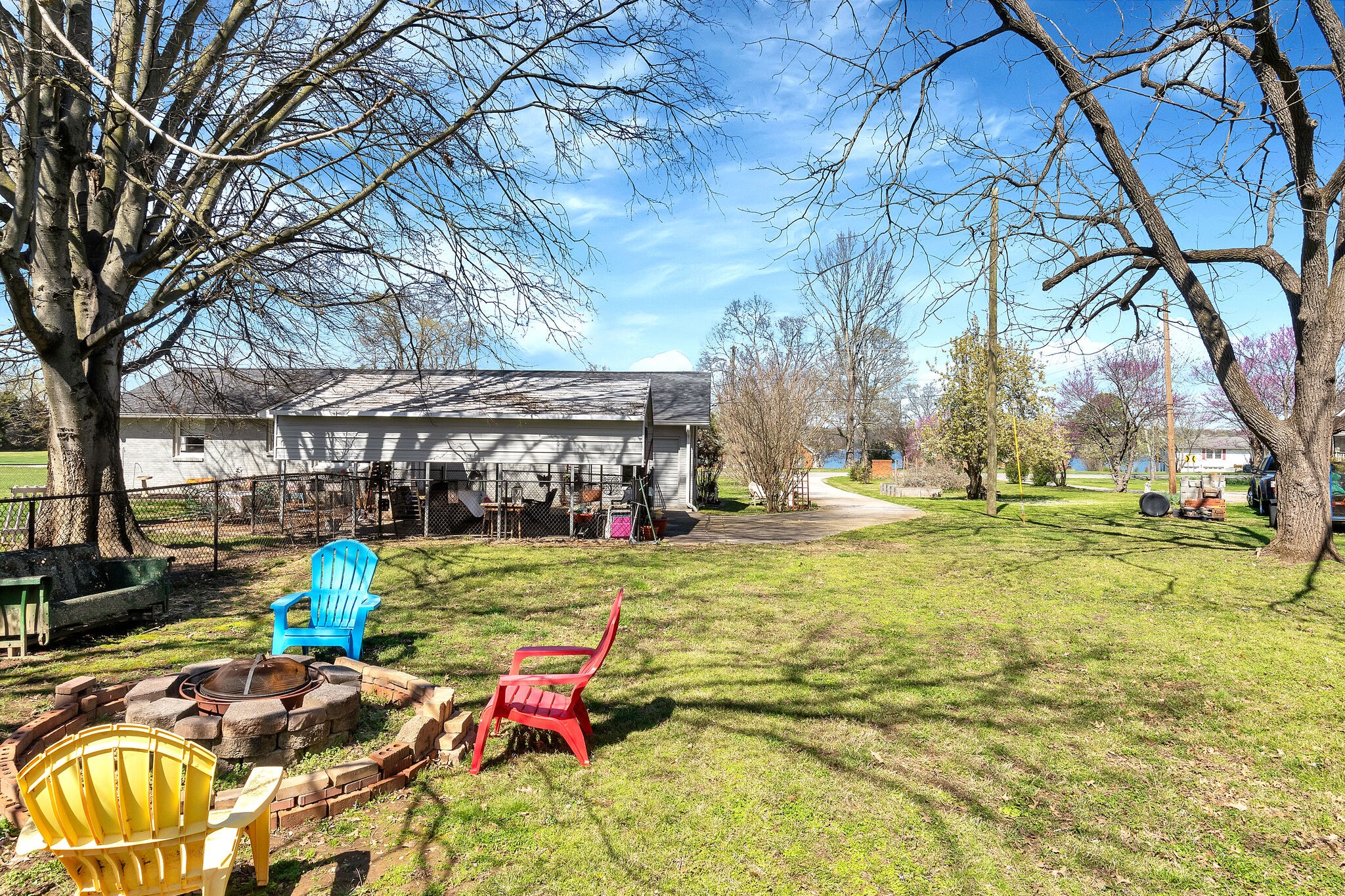3212 Lakeshore Dr