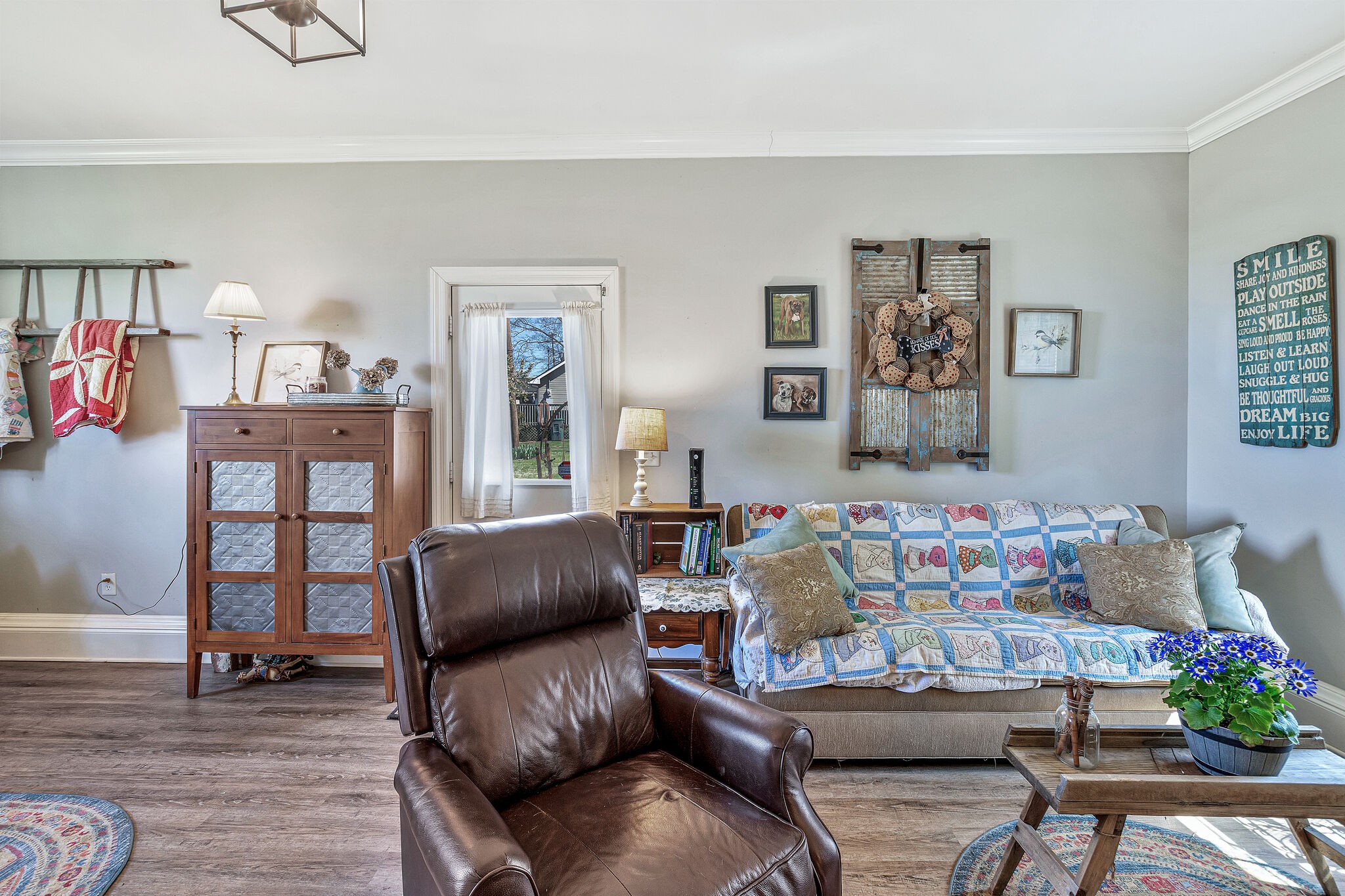 3212 Lakeshore Dr