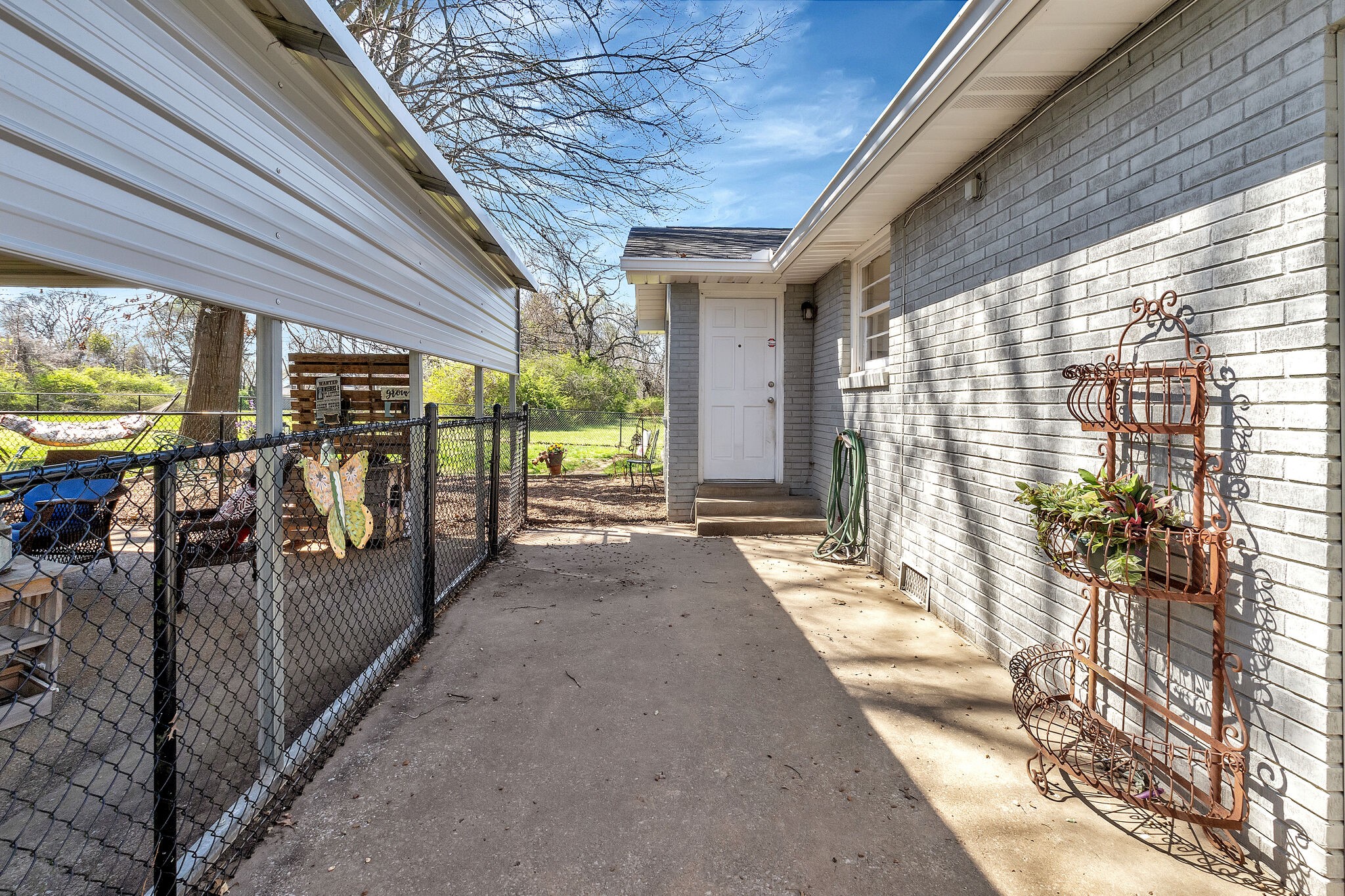 3212 Lakeshore Dr