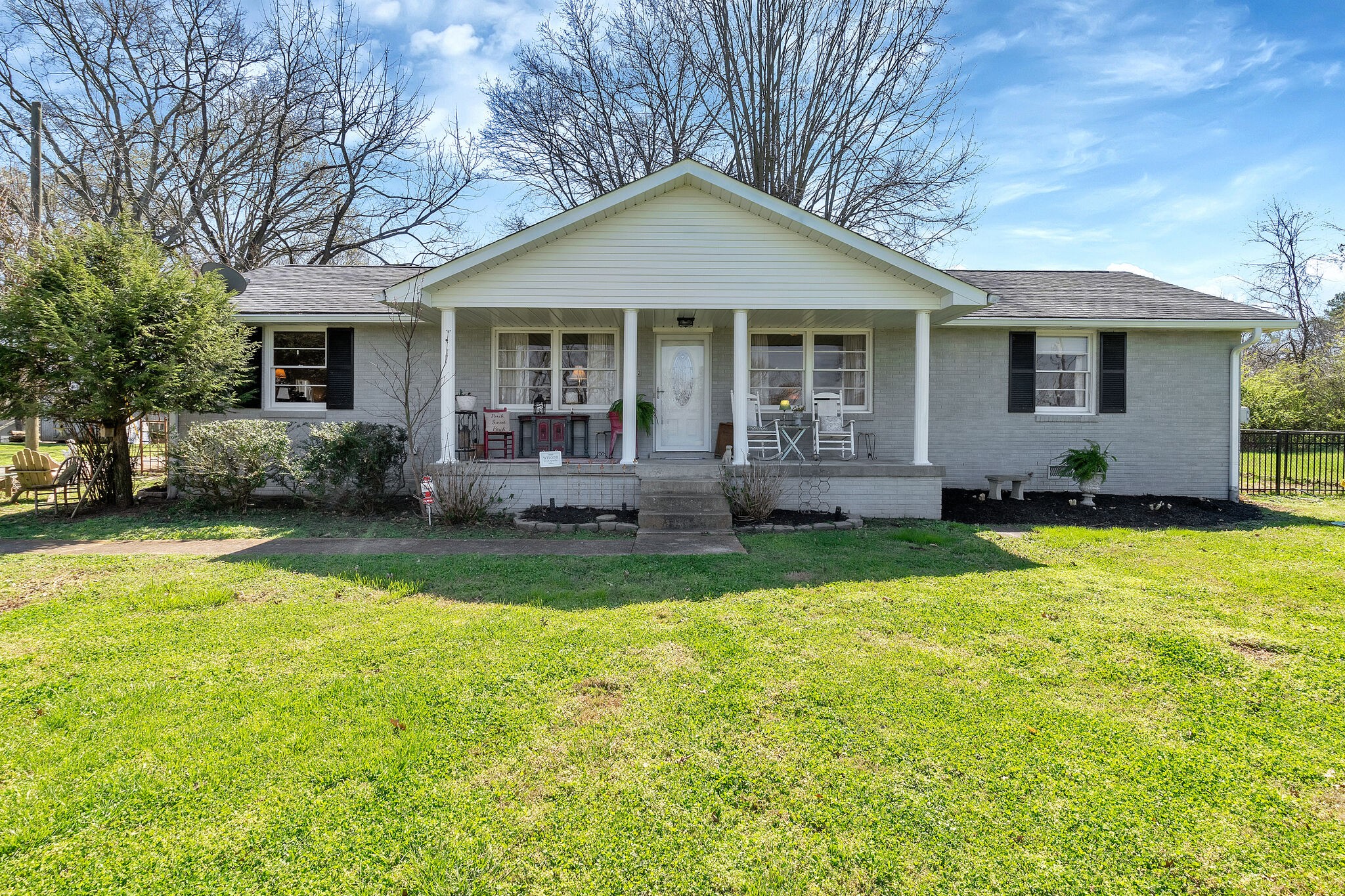 3212 Lakeshore Dr
