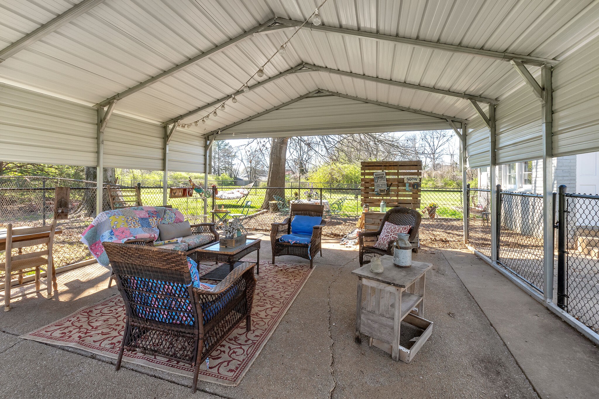 3212 Lakeshore Dr
