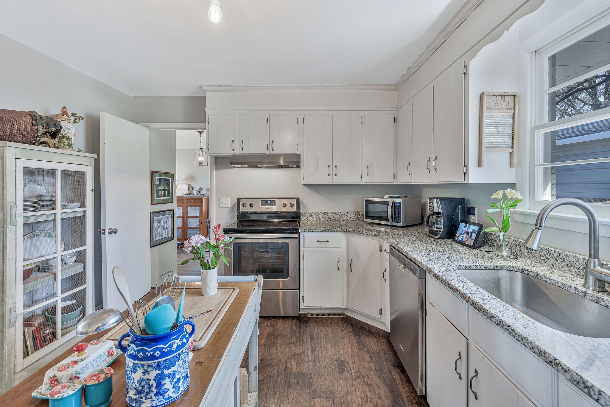3212 Lakeshore Dr