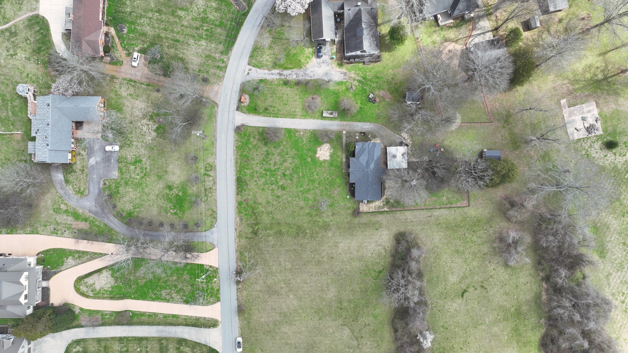 3212 Lakeshore Dr