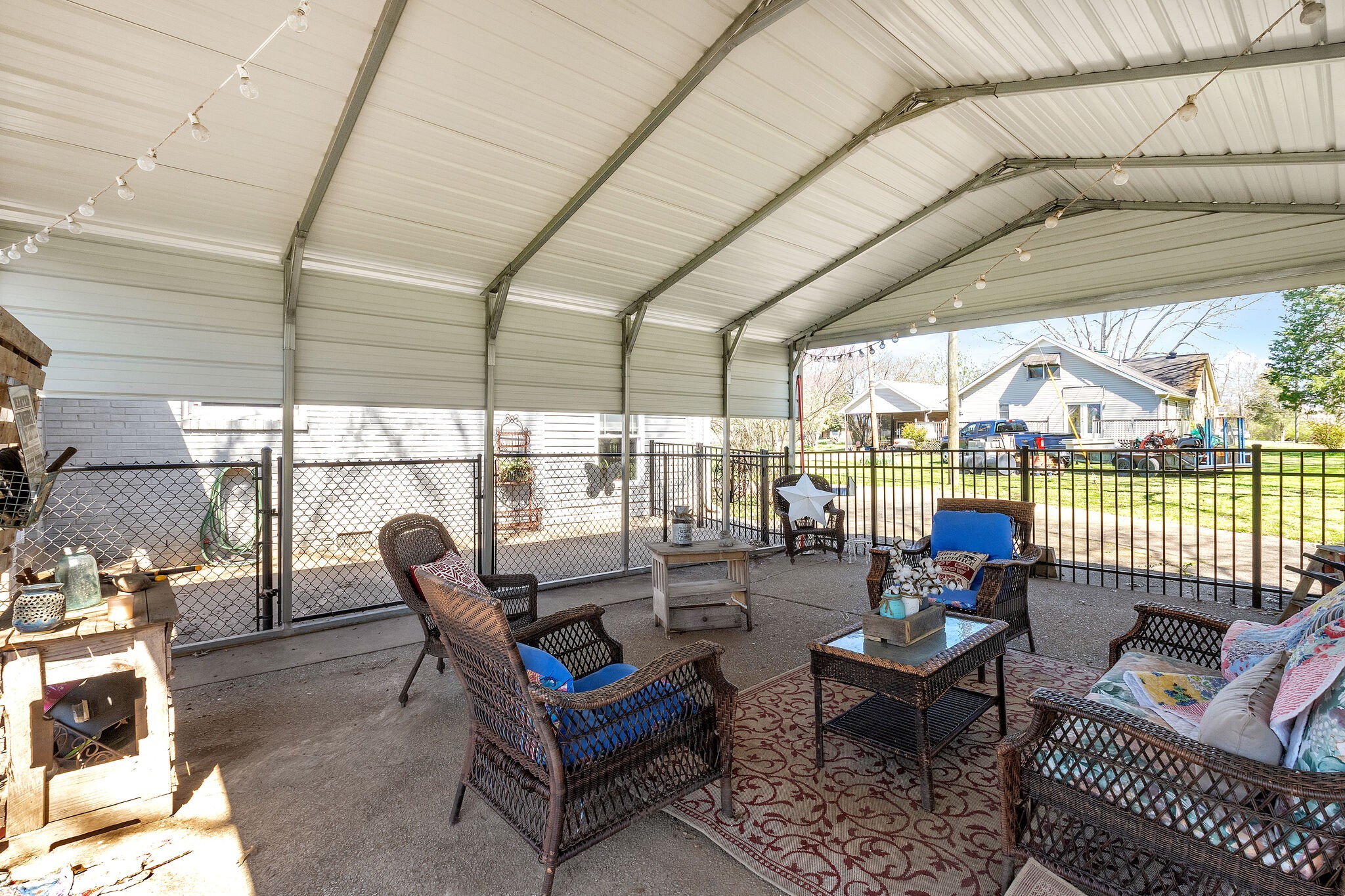 3212 Lakeshore Dr