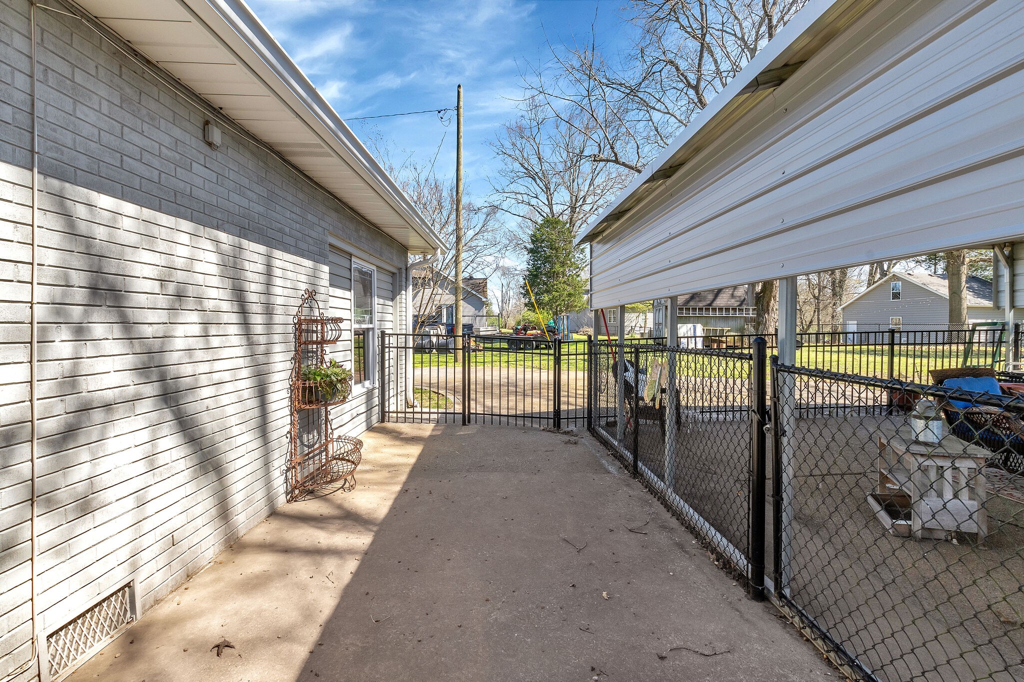 3212 Lakeshore Dr