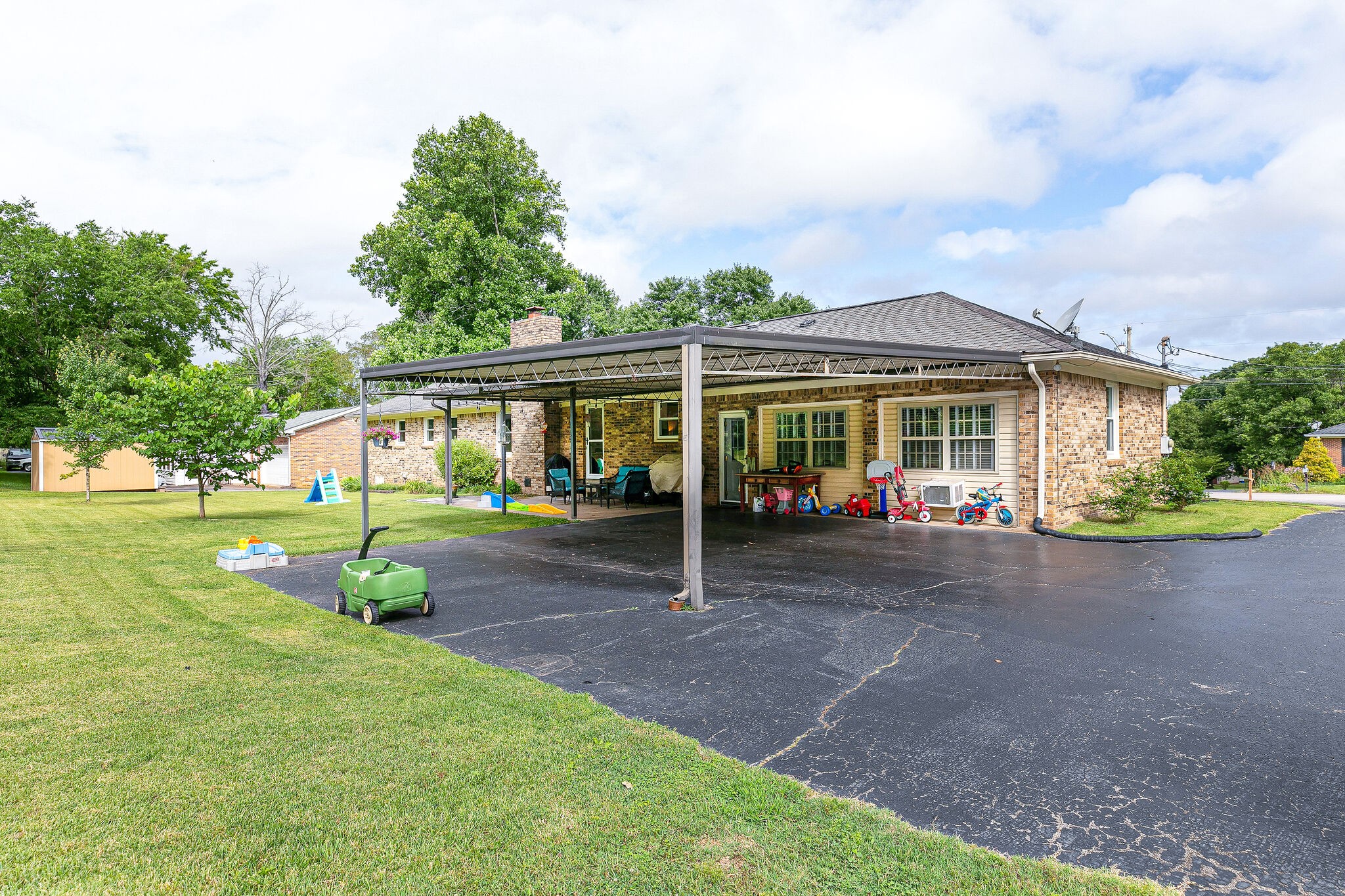 513 Hemingway Dr