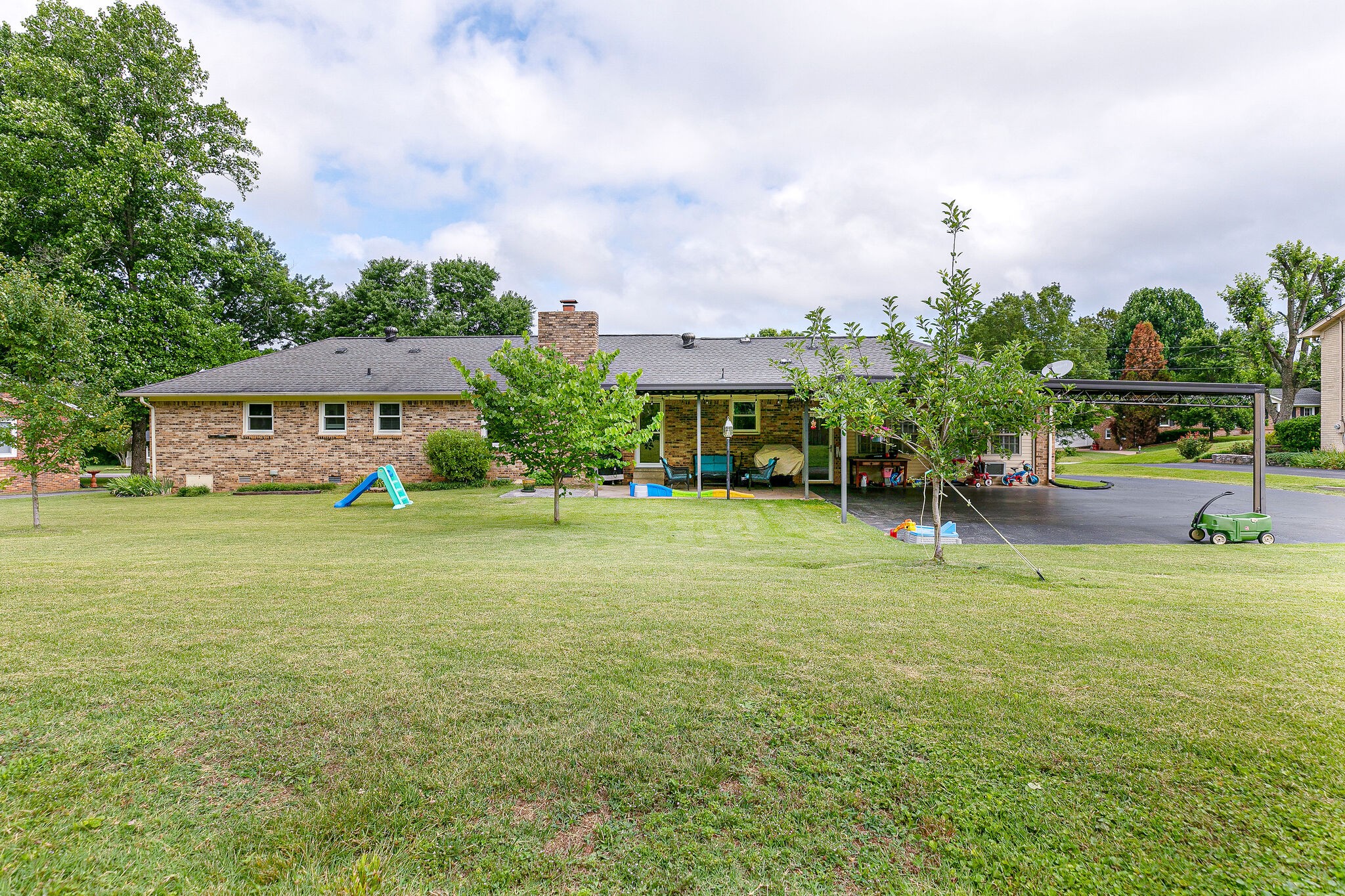 513 Hemingway Dr