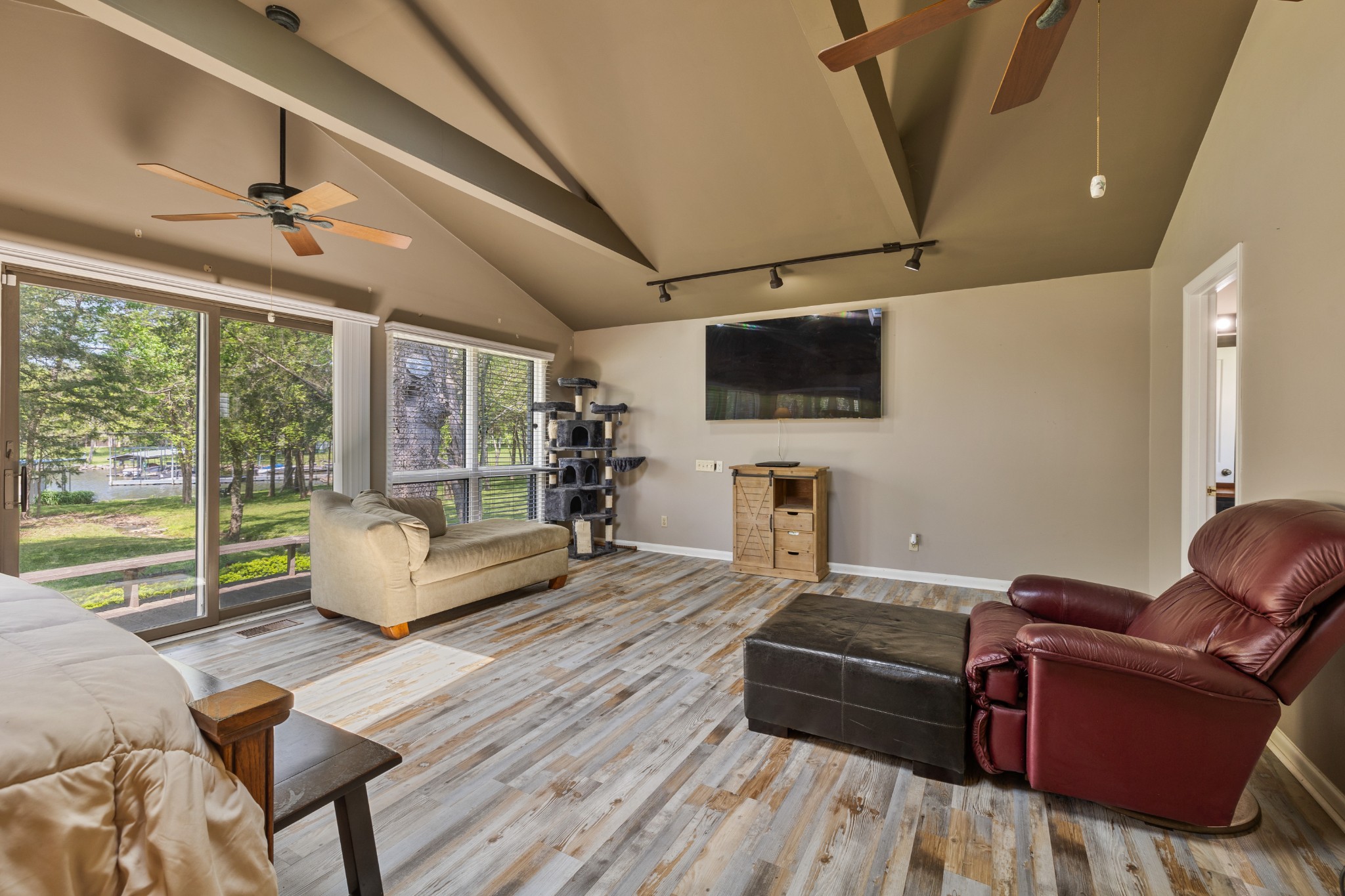 5513 Vanderbilt Rd
